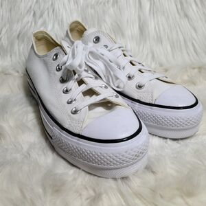 Converse Chuck Taylor All Star Low Top White 8 Women / 7 Men